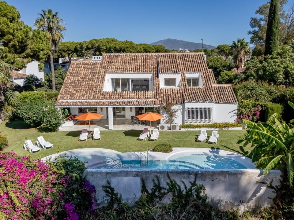Property building, Day, Garden, Pool view, Swimming pool, sunbed