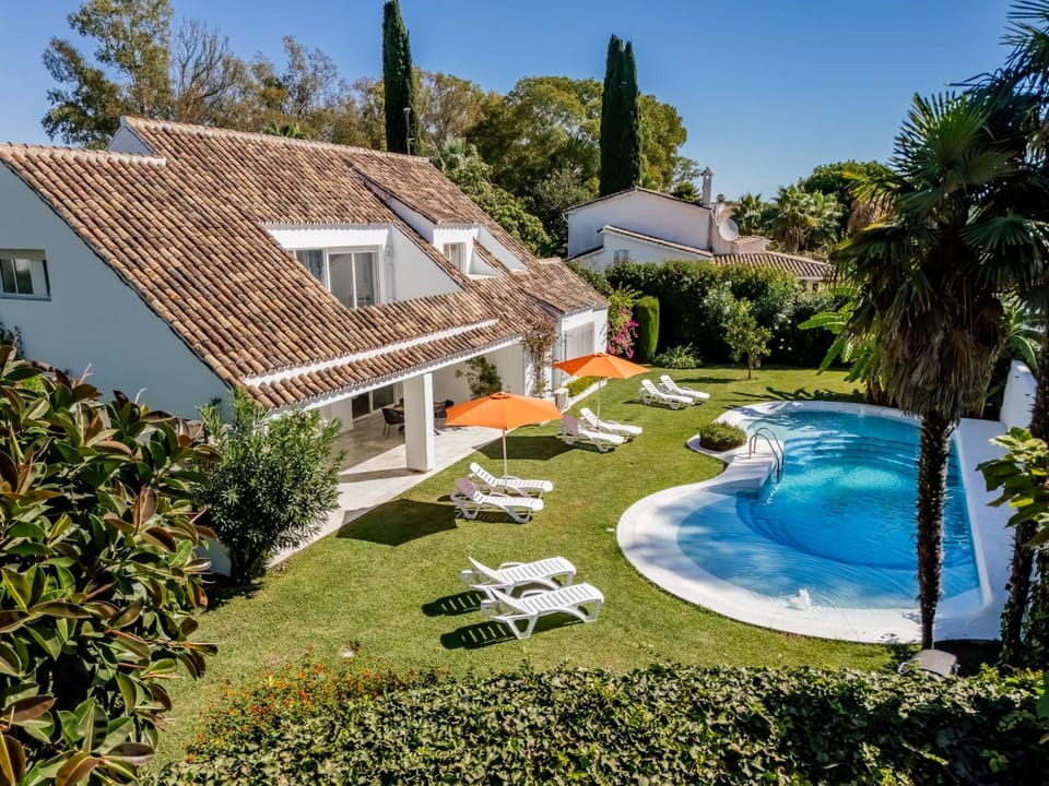 Property building, Garden, Garden view, Pool view, Swimming pool