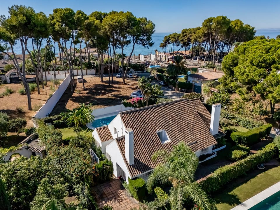 Property building, Neighbourhood, Natural landscape, Bird's eye view, Garden, Garden view, Pool view, Sea view, Swimming pool