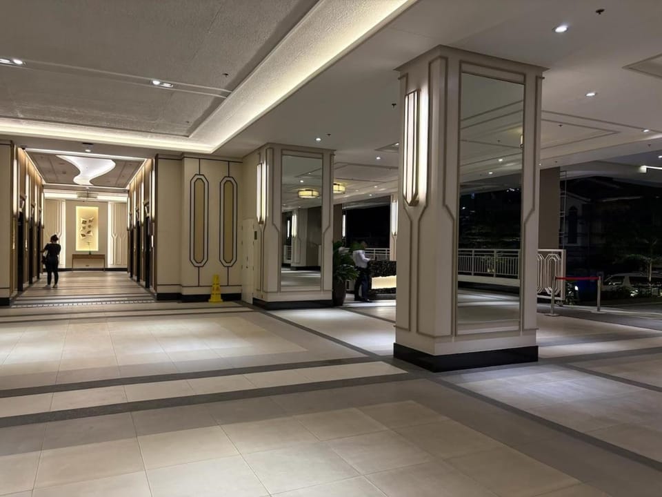 Modern 2BR Condo with Balcony in Central Manila Apartment in Pasay