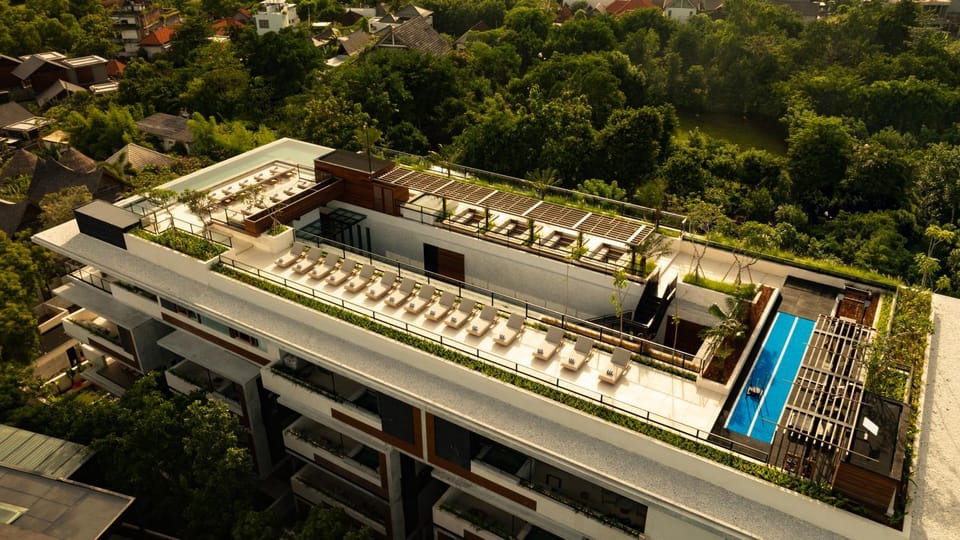 Swimming pool, sunbed