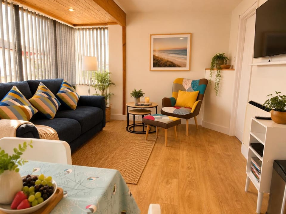 Beach Cottage 43, A stone's throw from the sea Chalet in Westward Ho
