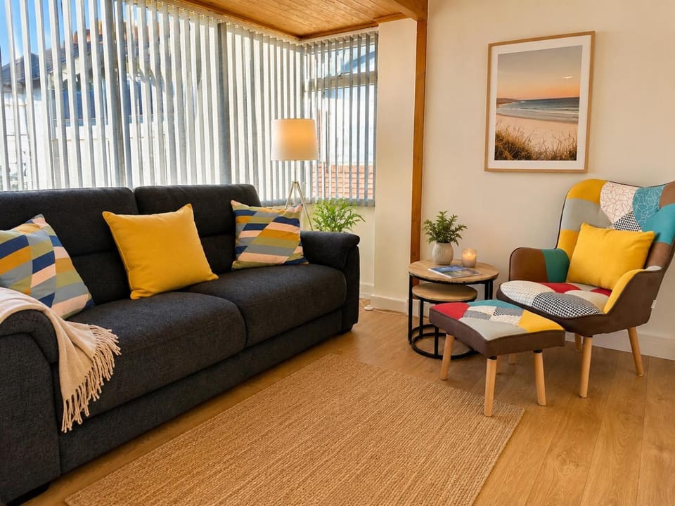 Beach Cottage 43, A stone's throw from the sea Chalet in Westward Ho