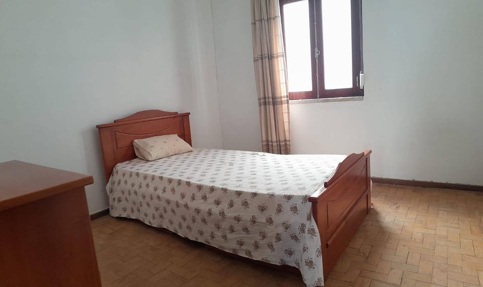 Modest Private room near airport lisbon Vacation rental in Lisbon District