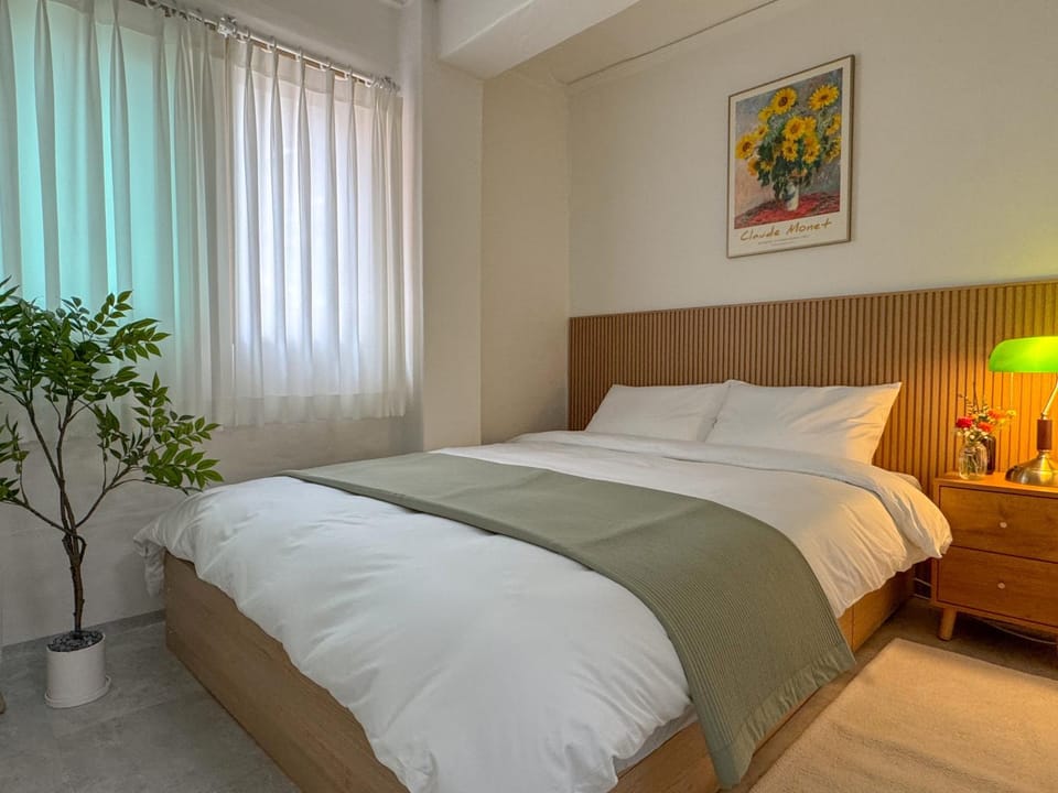 Bedroom, air conditioner