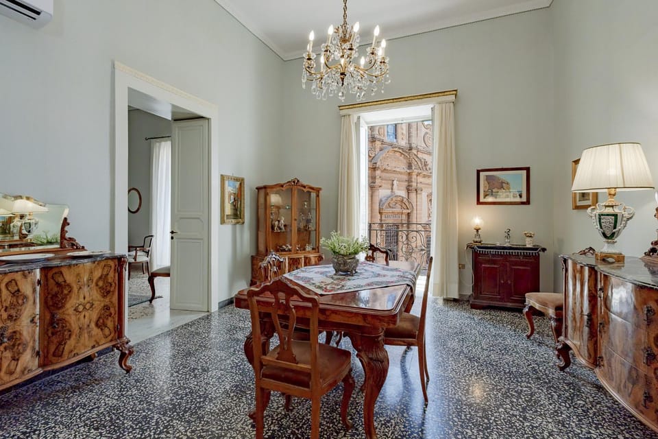 Living room, Seating area, Dining area, air conditioner