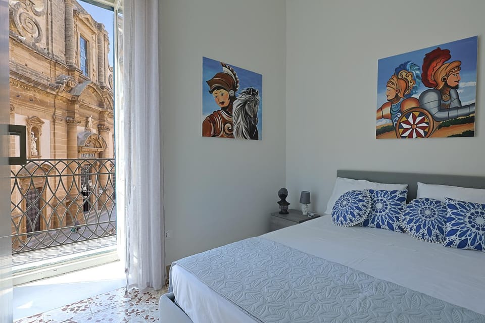 Bed, Photo of the whole room, Decorative detail, Bedroom