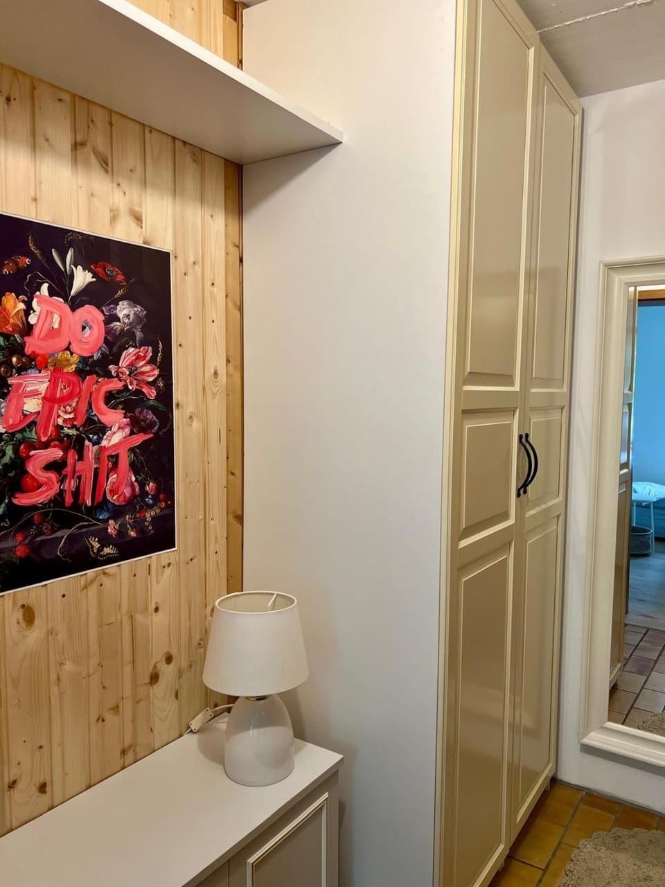 Area and facilities, wardrobe