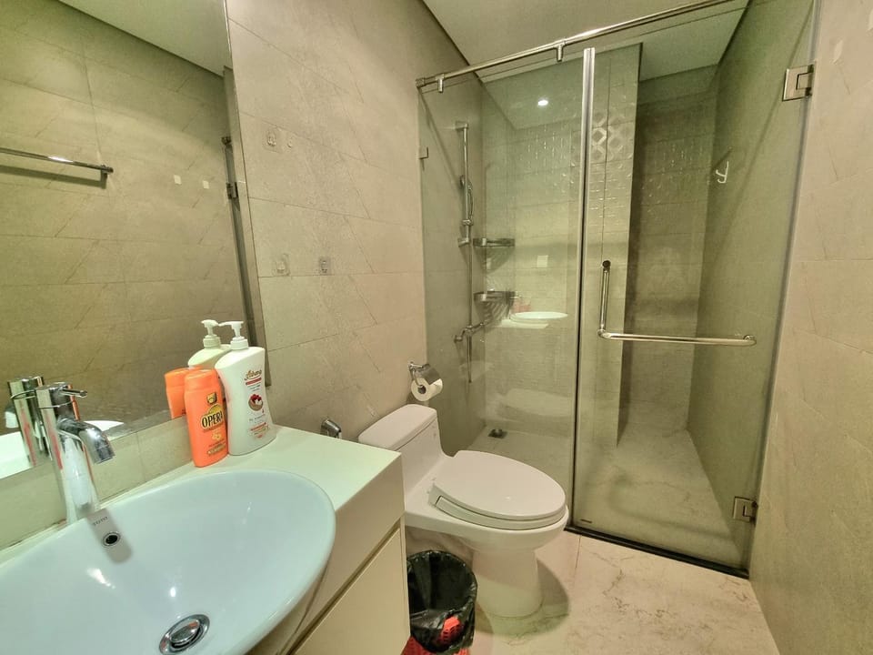 Shower, Toilet, Bathroom, bidet, towels
