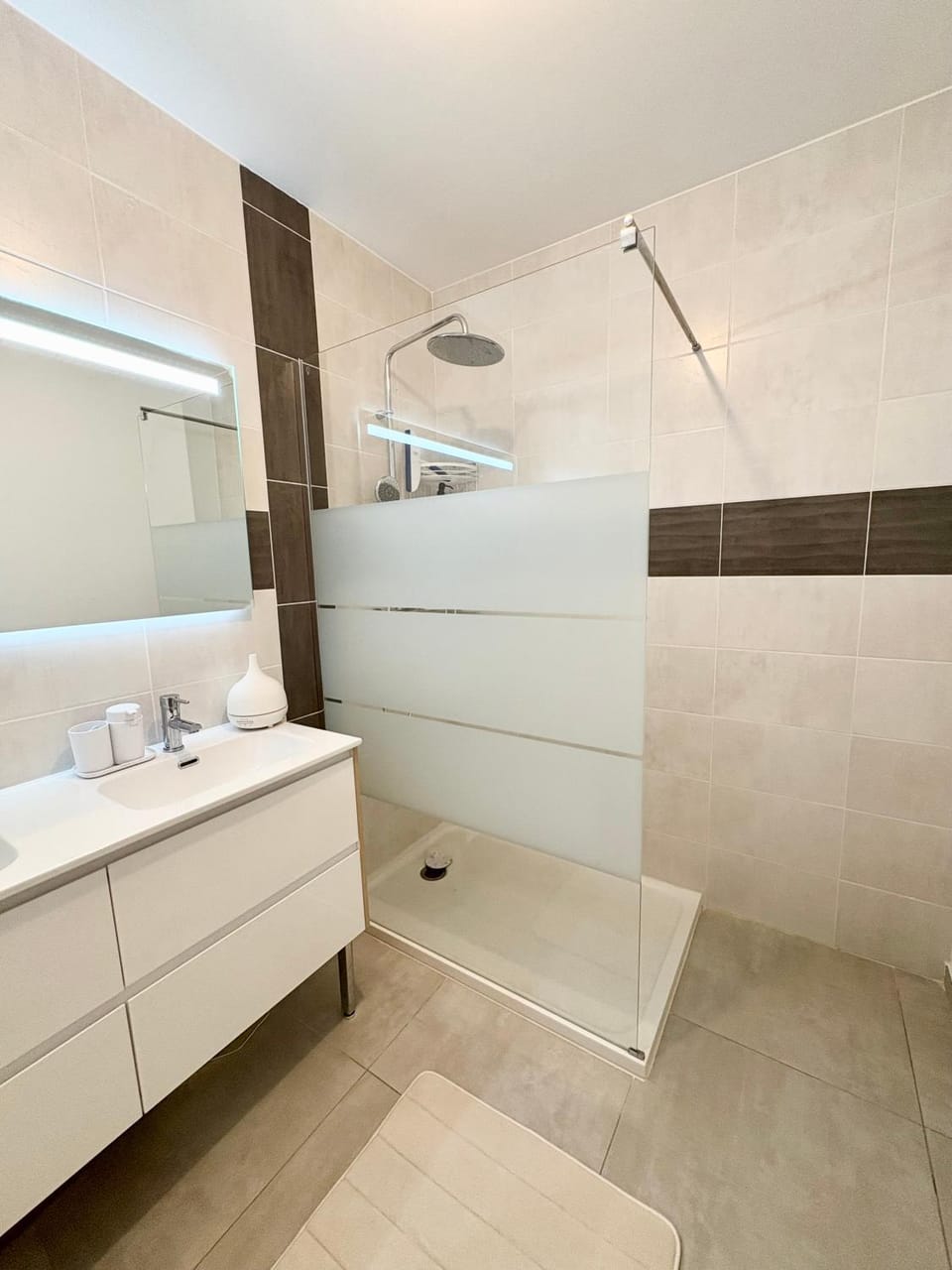 Belle chambre dans villa neuve avec piscine Vacation rental in Perpignan
