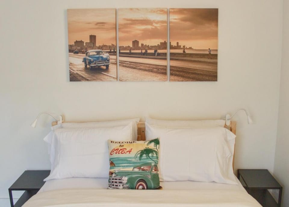 The Havana Nights Guesthouse - Private Stay with Free Parking in the Heart of Miami Apartment in Miami