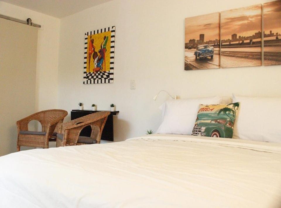 The Havana Nights Guesthouse - Private Stay with Free Parking in the Heart of Miami Apartment in Miami