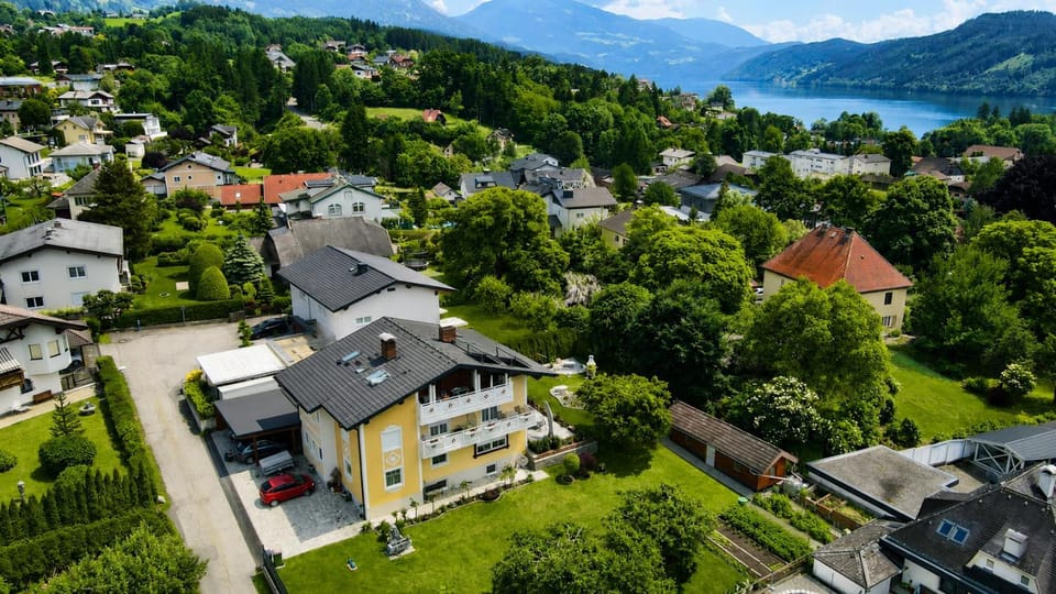 Property building, Natural landscape, Bird's eye view, Lake view, Mountain view