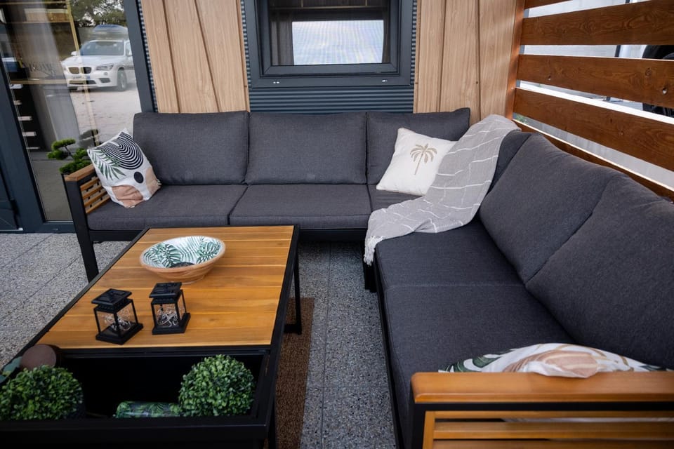 Seating area, Dining area