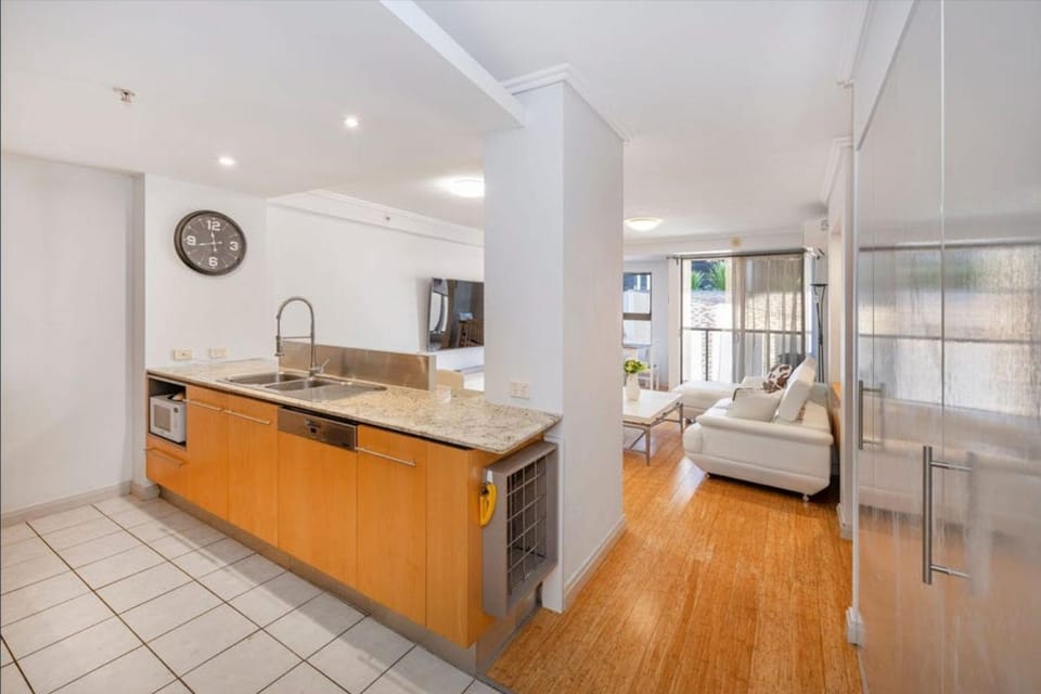 TV and multimedia, Kitchen or kitchenette, Living room, Photo of the whole room, Seating area