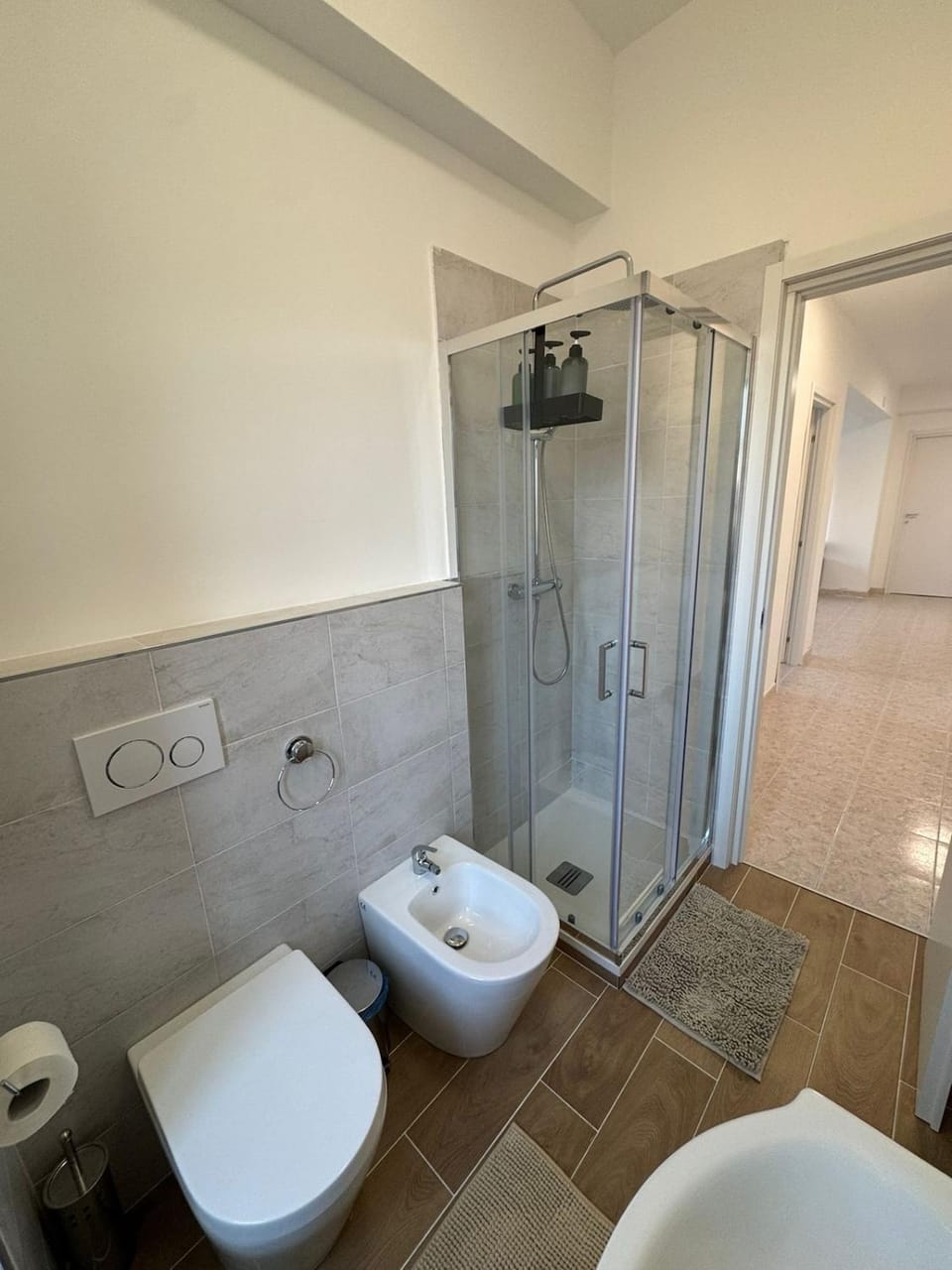 Shower, Toilet, Bathroom, bidet, towels