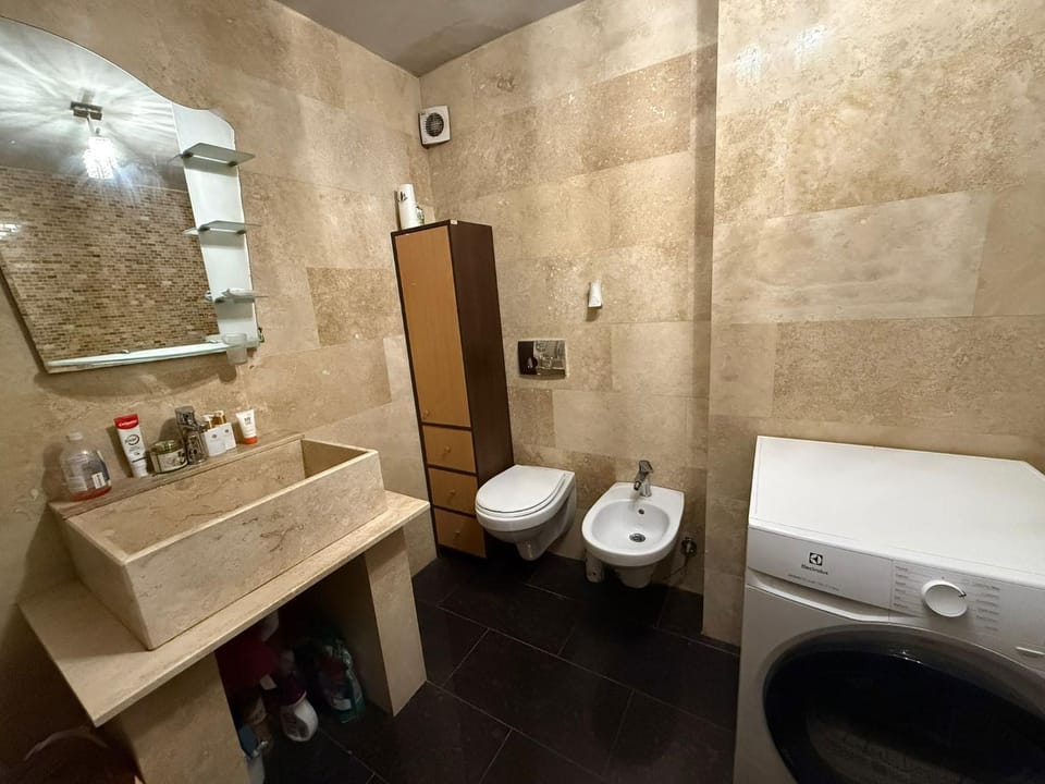 Shower, Toilet, Bathroom, Bath, bidet, towels