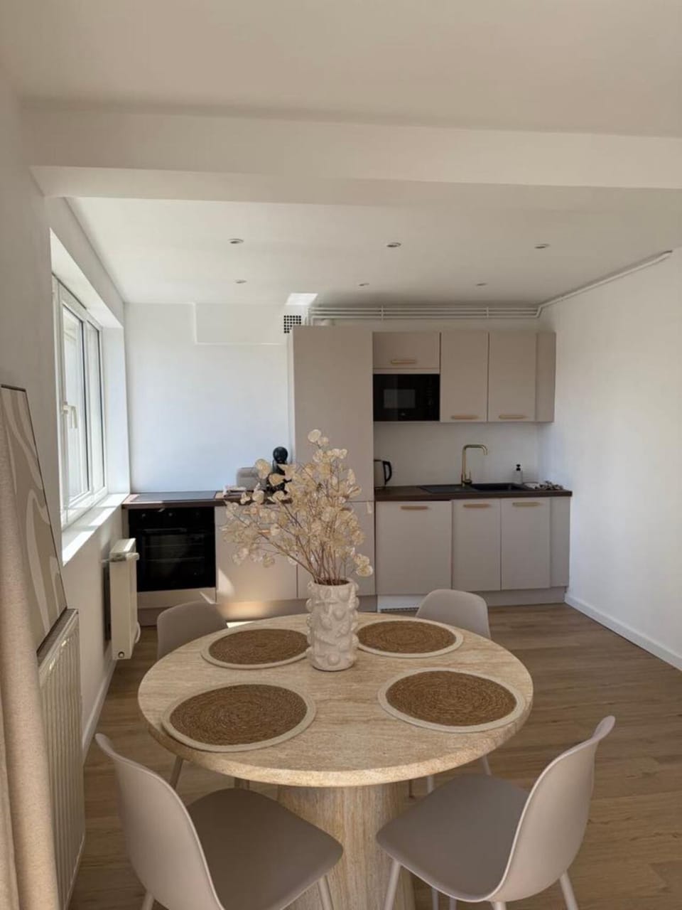 Kitchen or kitchenette, Dining area, Breakfast, Breakfast, Lunch, Lunch, Dinner, Dinner, stove, stove, kitchen, kitchen