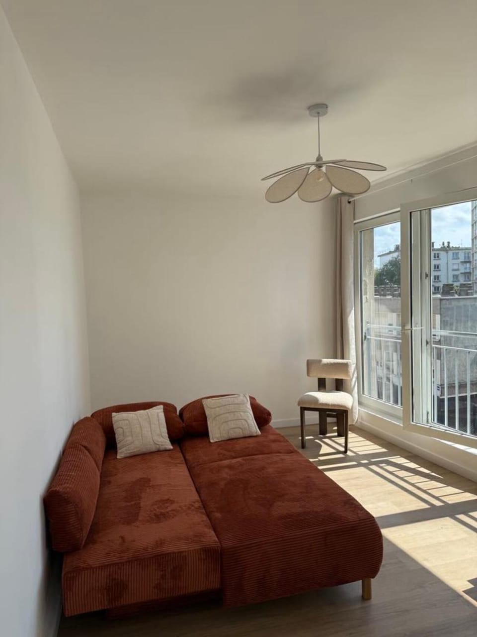 Bed, Night, View (from property/room), View (from property/room), Living room, City view, City view, cot