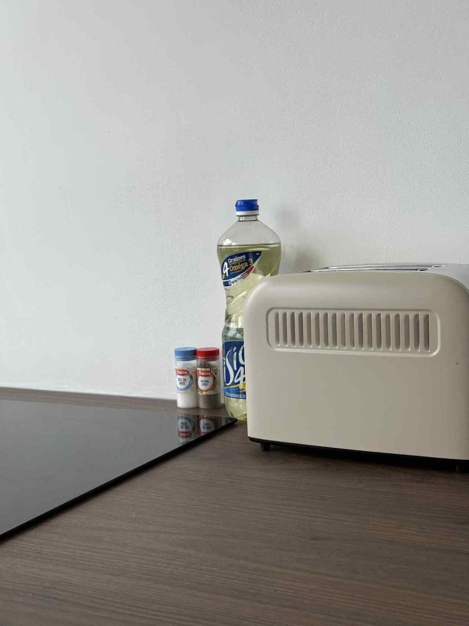Kitchen or kitchenette, Dining area, stove, stove, toaster, toaster, toaster, kitchen, kitchen