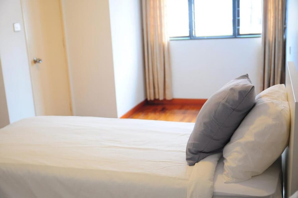 GRAYHAUS 32 Spacious 3 Storey 5BR - Bandar Utama, near 1 Utama - Stay Only NO EVENTS House in Petaling Jaya