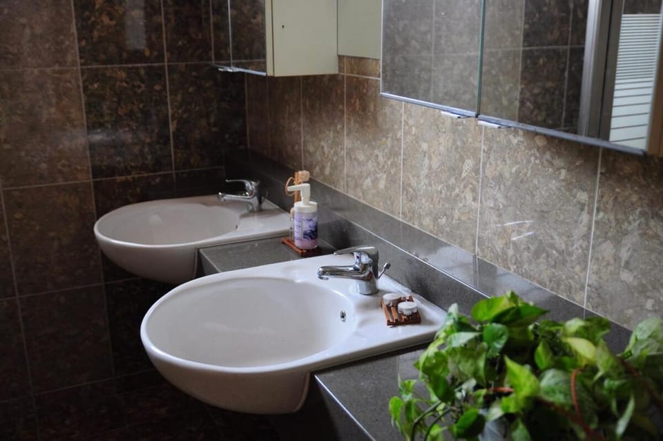 GRAYHAUS 32 Spacious 3 Storey 5BR - Bandar Utama, near 1 Utama - Stay Only NO EVENTS House in Petaling Jaya
