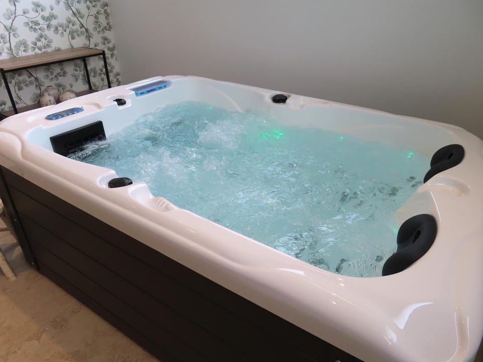 Hot Tub, Spa and wellness centre/facilities