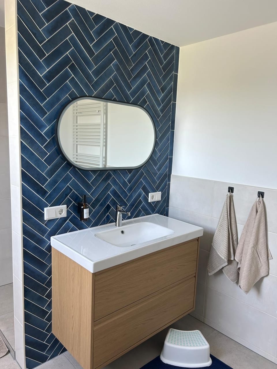 Toilet, Bathroom, towels