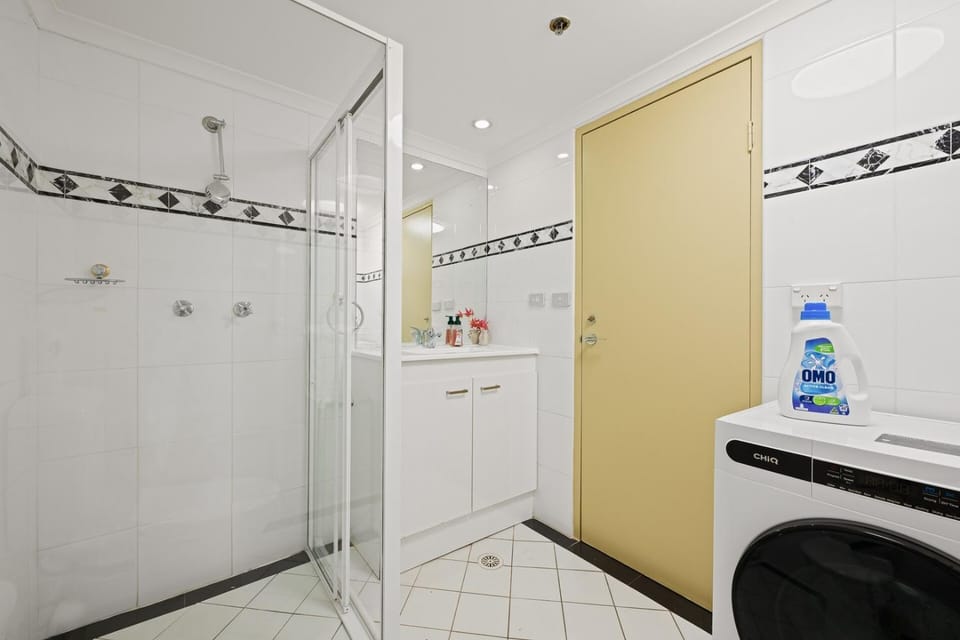 The Woodtopia Studio | CBD | Gym | Pool Apartment in Surry Hills