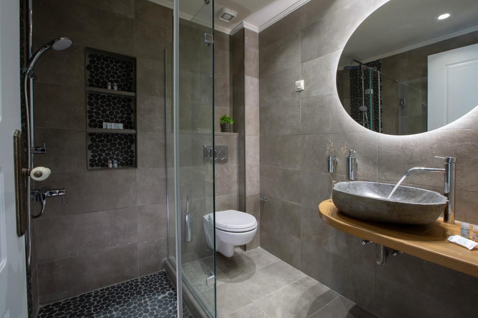 Shower, Toilet, Bathroom, towels