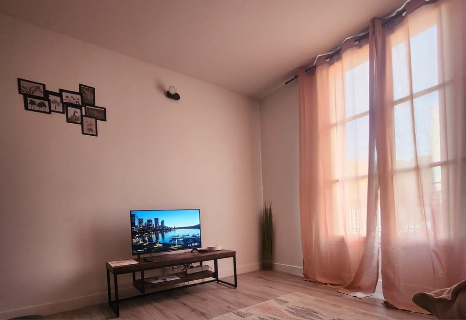 Gare Rose Apartment in Paris