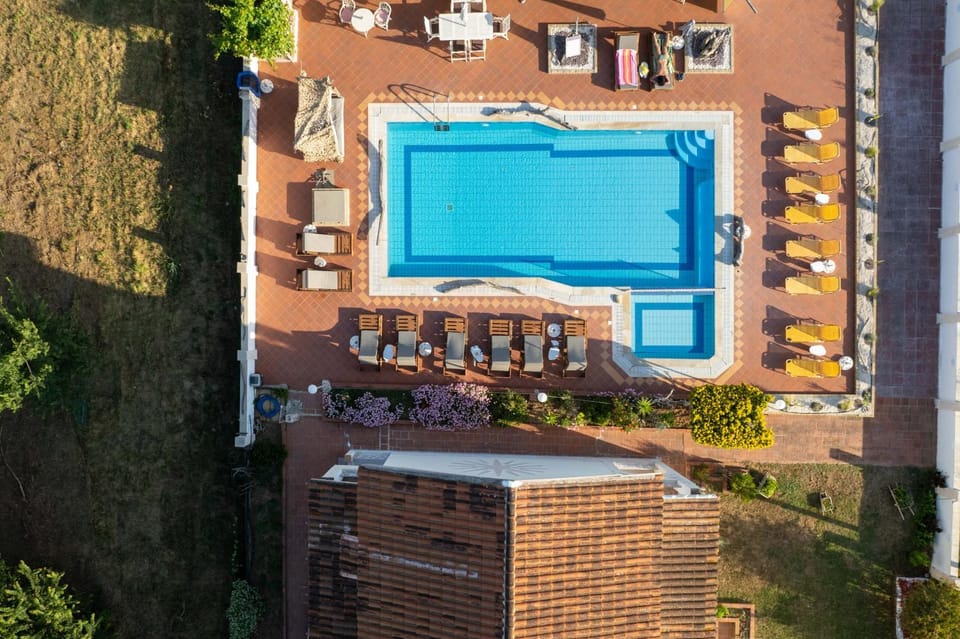 Property building, Bird's eye view, Swimming pool