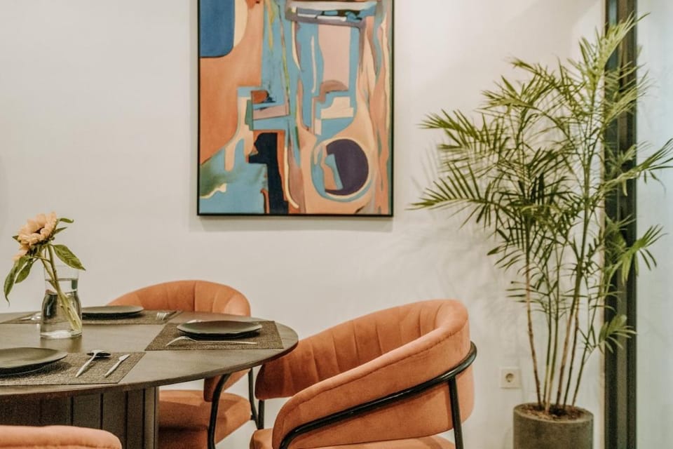 Seating area, Dining area