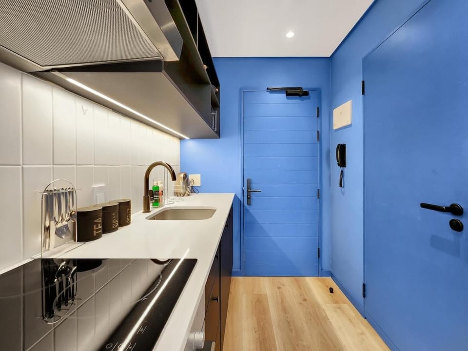 Coffee/tea facilities, Kitchen or kitchenette, stove, toaster
