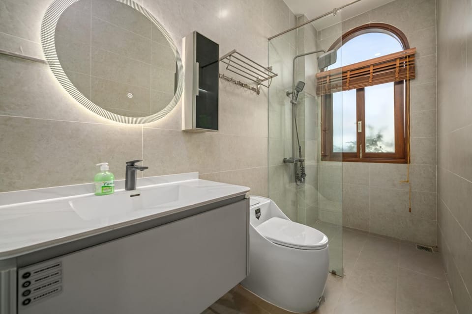 Shower, Toilet, Bathroom, towels