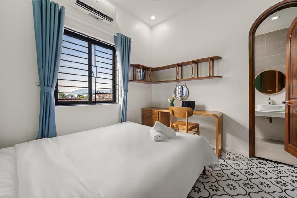 Bed, Bathroom, Photo of the whole room, Bedroom, towels, wardrobe, air conditioner
