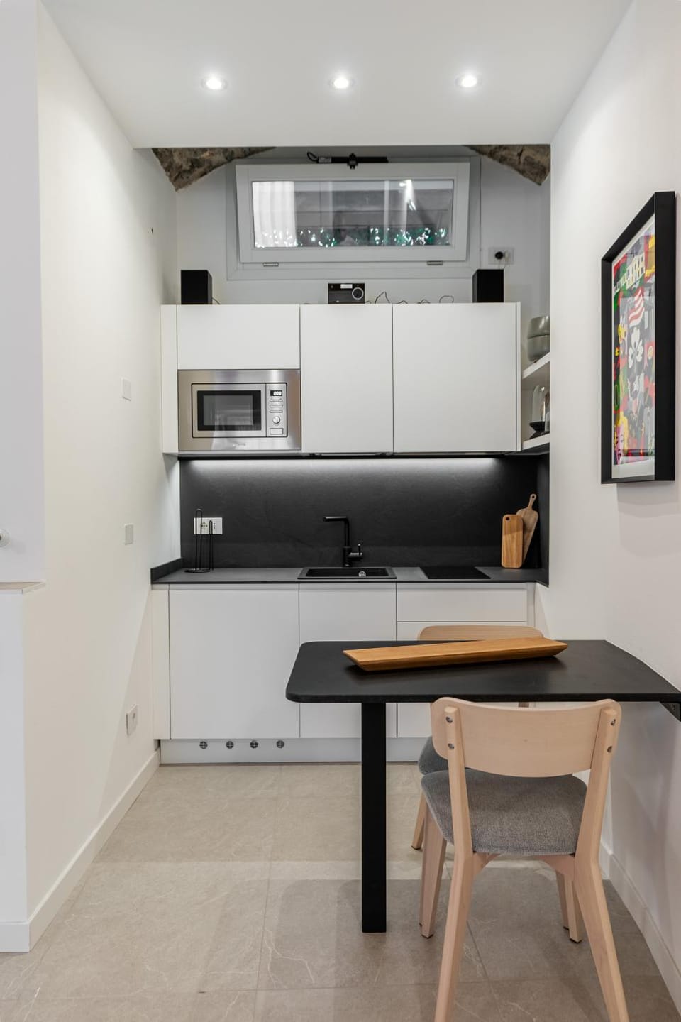 Kitchen or kitchenette, Dining area, stove