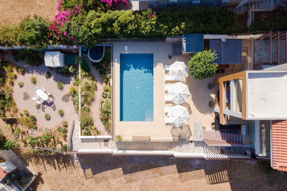 Property building, Day, Garden, View (from property/room), Balcony/Terrace, Garden view