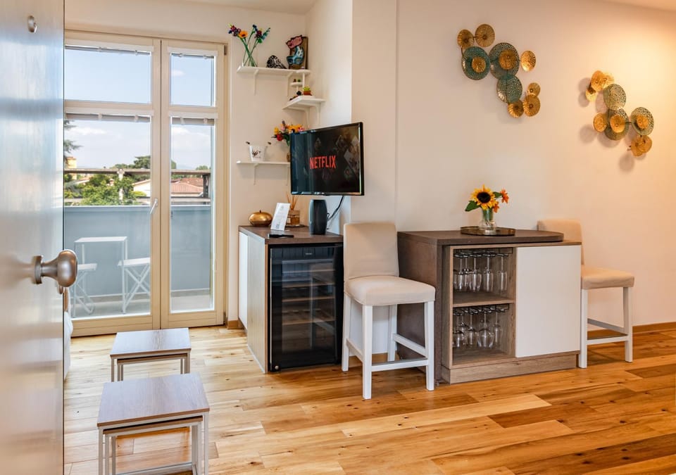 TV and multimedia, Dining area, minibar