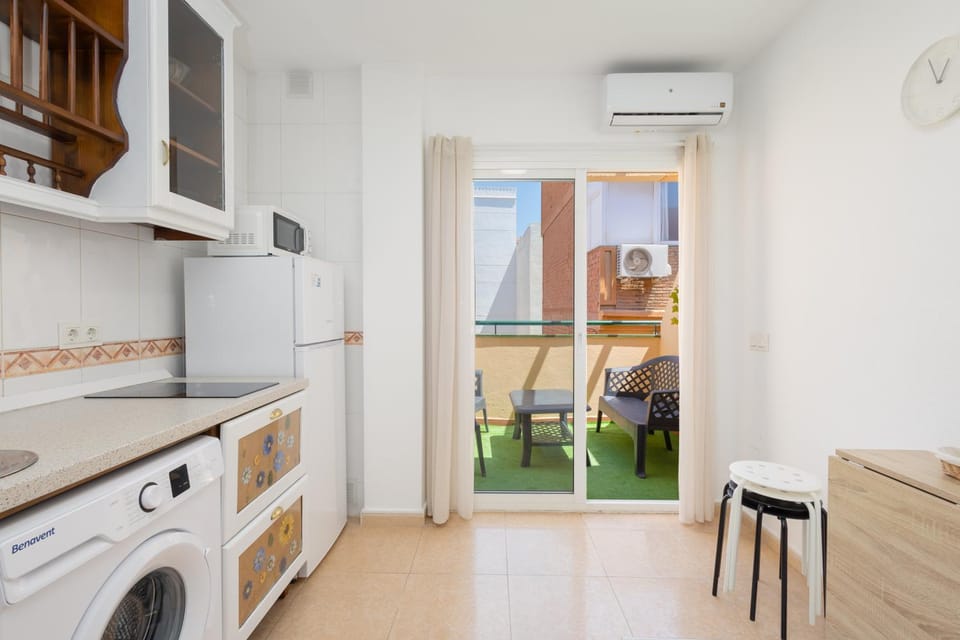 Kitchen or kitchenette, washing machine, air conditioner