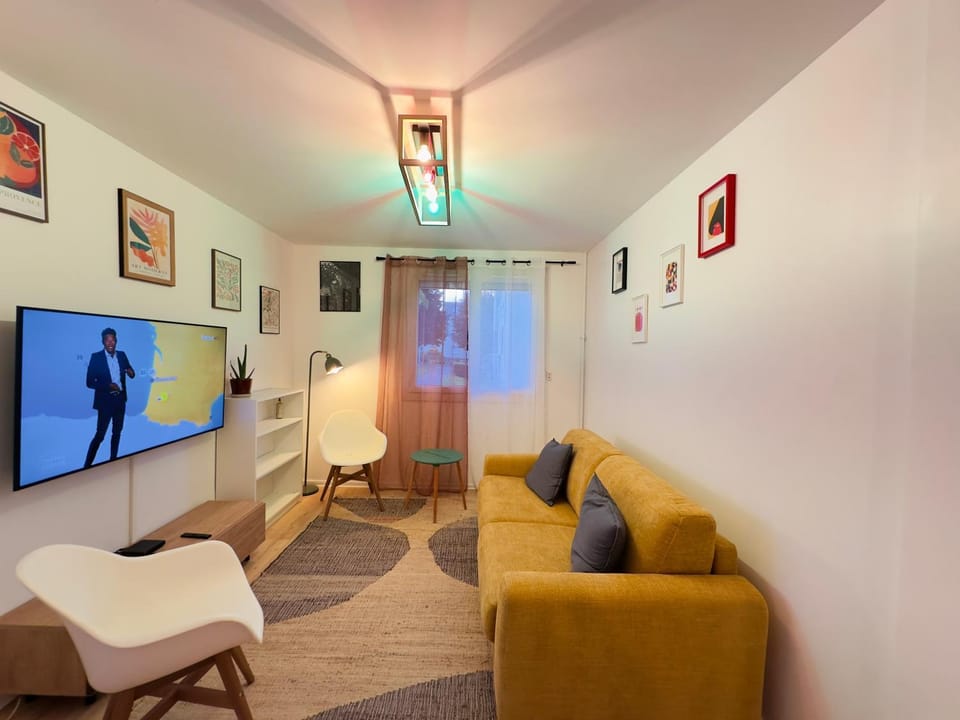 Communal lounge/ TV room, TV and multimedia, Seating area