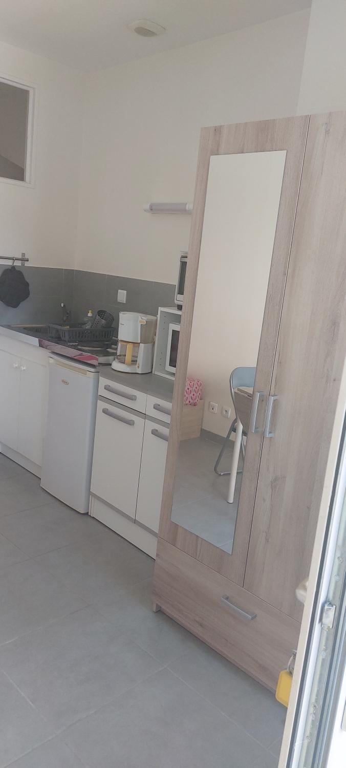 studio tout confort dans petit jardin calme Apartment in Saumur