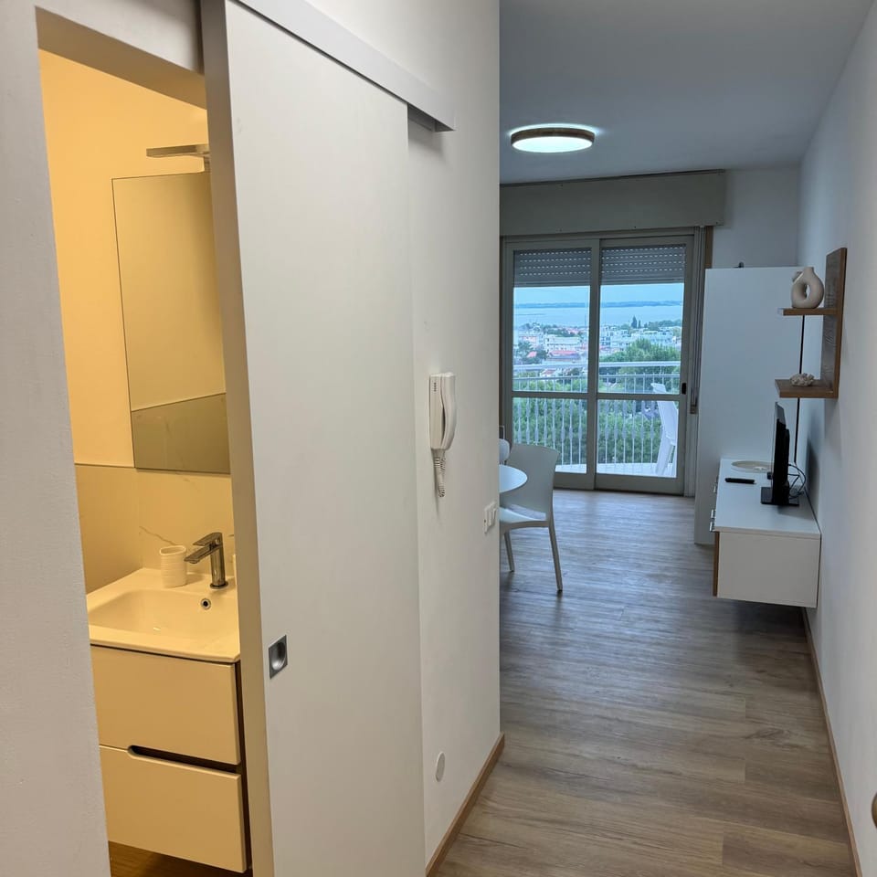 Kitchen or kitchenette, Photo of the whole room, Bedroom