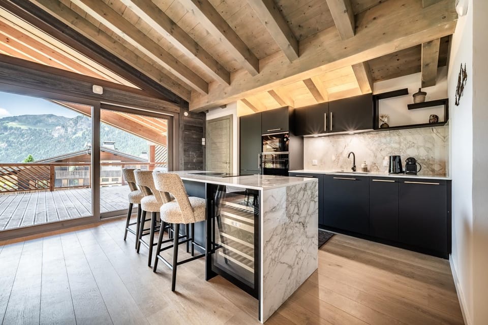 Natural landscape, Coffee/tea facilities, Kitchen or kitchenette, Dining area, Mountain view, oven, stove