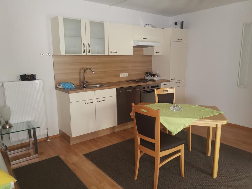 Einliegerwohnung am Stadtrand von Nürtingen - buchbar ab 4 Tagen - Privatunterkunft Apartment in Baden-Württemberg