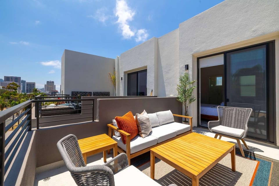 NEW 3br Luxury Townhome - Gaslamp - Balboa Park House in San Diego