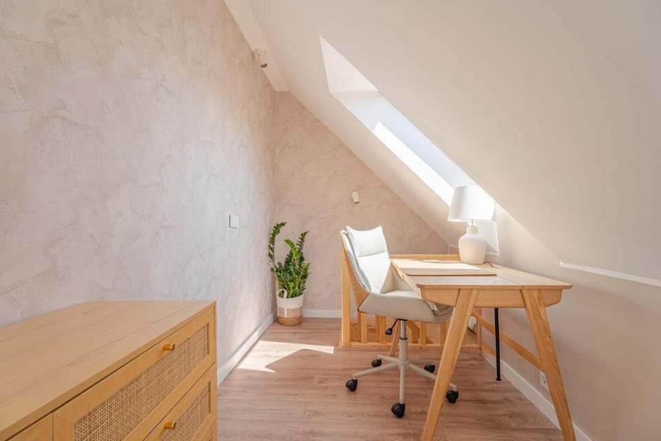 Seating area, Bedroom