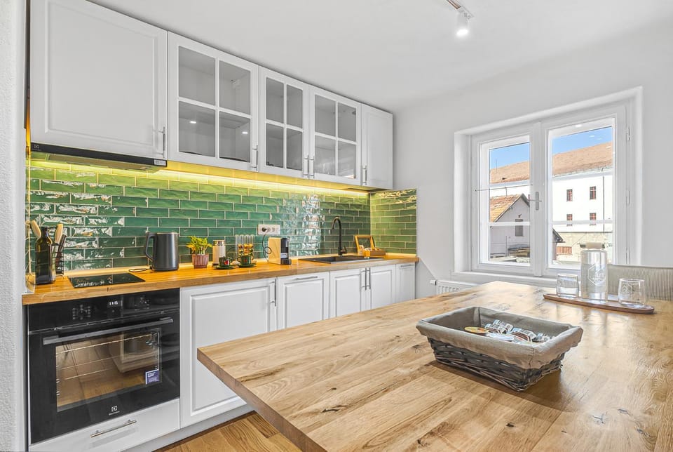 Kitchen or kitchenette, Living room, Seating area, minibar, stove, kitchen