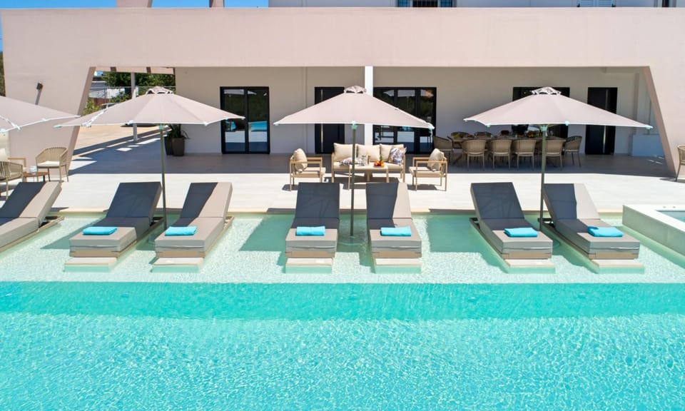 Patio, Day, Pool view, Swimming pool, sunbed