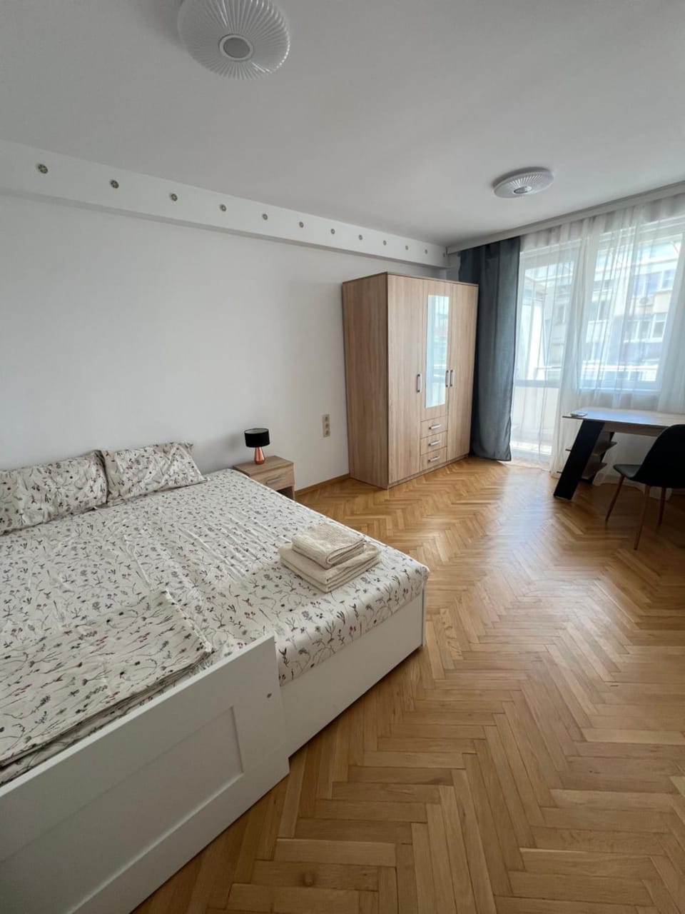 Bed, Bird's eye view, Balcony/Terrace, Photo of the whole room, Bedroom, wardrobe, air conditioner